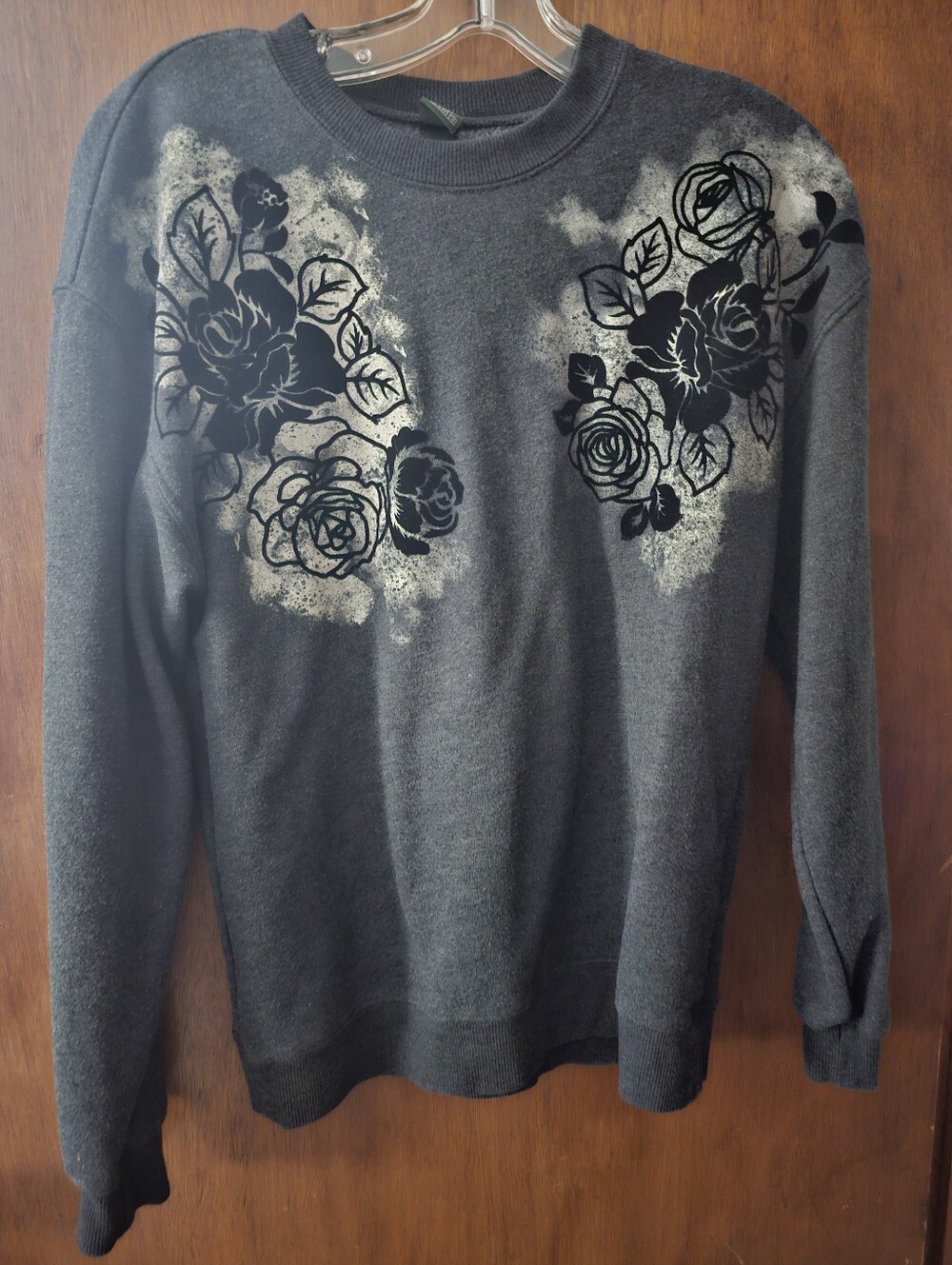 Wild Fable Gray Crewneck Sweatshirt with Black Rose Graphic – XS